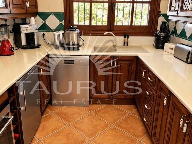 Chalet de 3 habitaciones en Cómpeta en venta con piscina garaje - 595.000 € (Ref: 10164788)