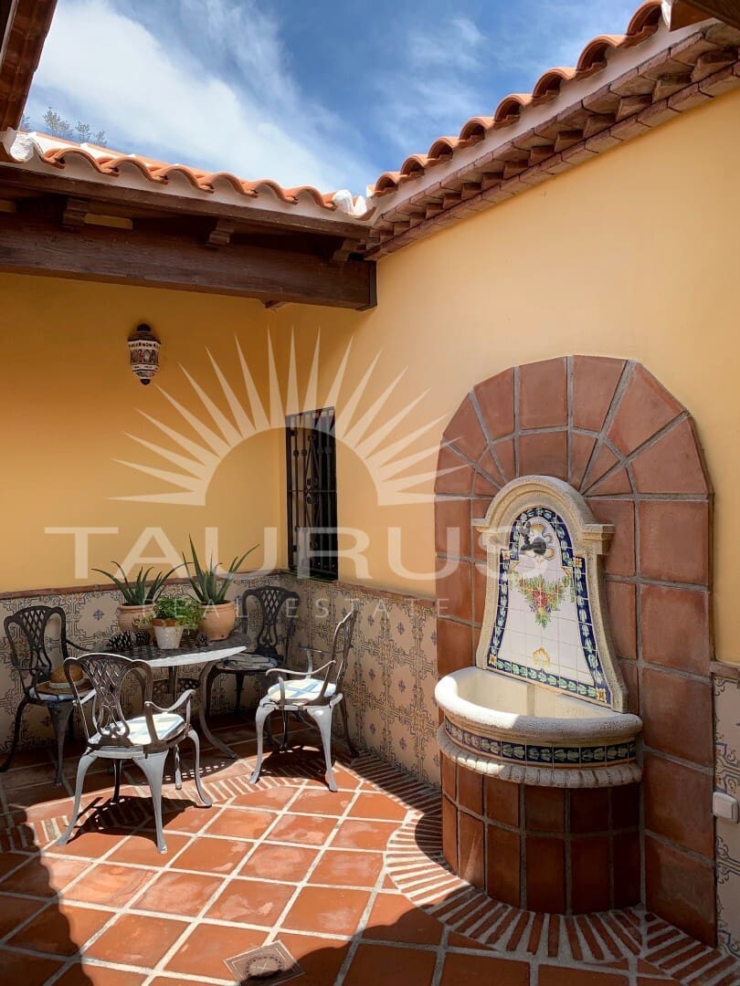 Chalet de 3 habitaciones en Cómpeta en venta con piscina garaje - 595.000 € (Ref: 10164788)