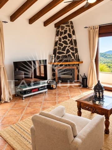Chalet de 3 habitaciones en Cómpeta en venta con piscina garaje - 595.000 € (Ref: 10164788)