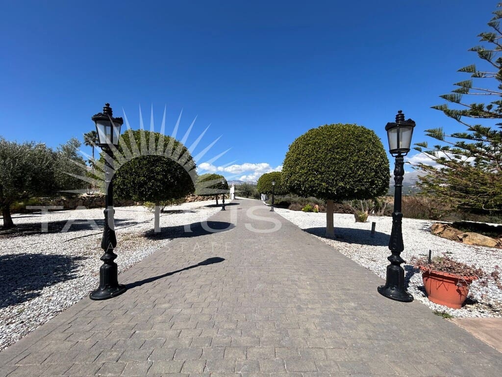 3 bedroom Villa for sale in Vinuela with pool garage - € 590,000 (Ref: 10166288)