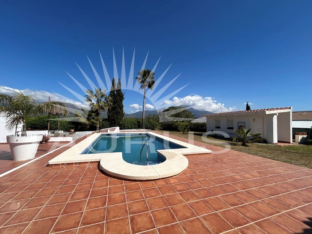 3 bedroom Villa for sale in Vinuela with pool garage - € 590,000 (Ref: 10166288)