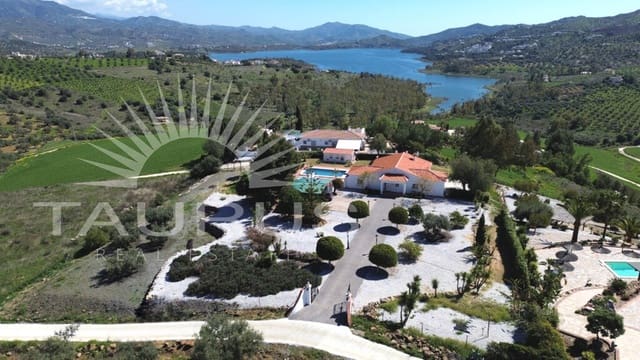 3 bedroom Villa for sale in Viñuela with pool garage - € 590,000 (Ref: 10166288)