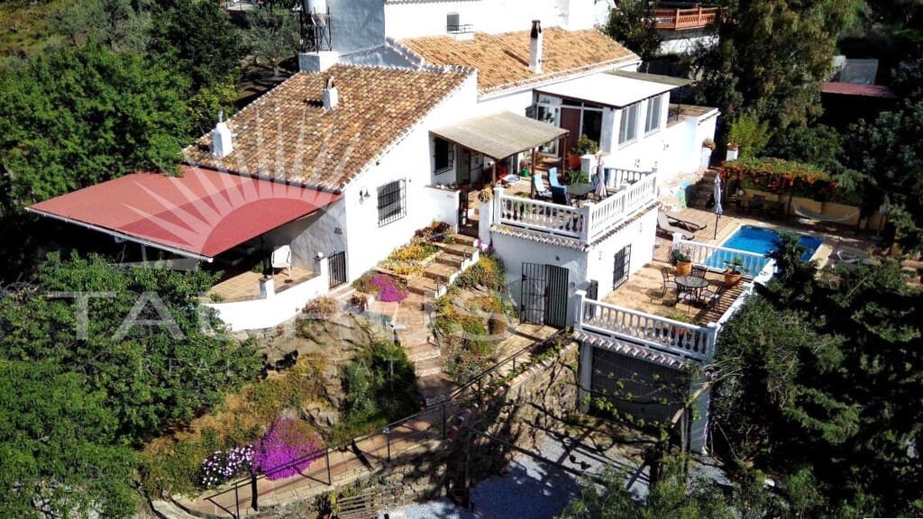 4 bedroom Villa for sale in Competa with pool garage - € 449,950 (Ref: 10168365)