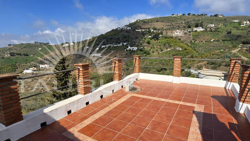 4 bedroom Villa for sale in Competa with pool garage - € 449,950 (Ref: 10168365)
