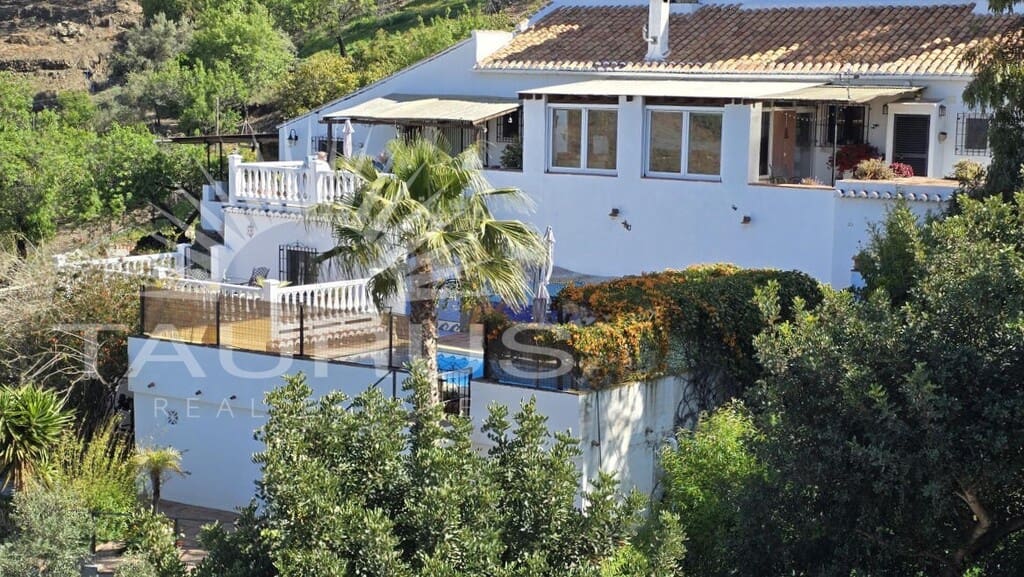 4 bedroom Villa for sale in Competa with pool garage - € 449,950 (Ref: 10168365)