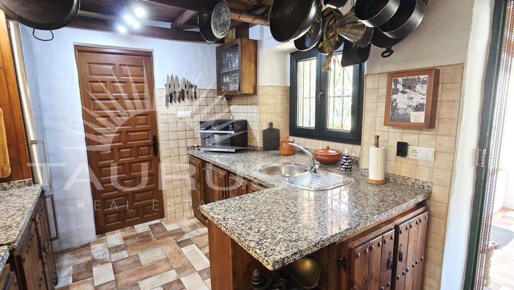 4 bedroom Villa for sale in Competa with pool garage - € 449,950 (Ref: 10168365)