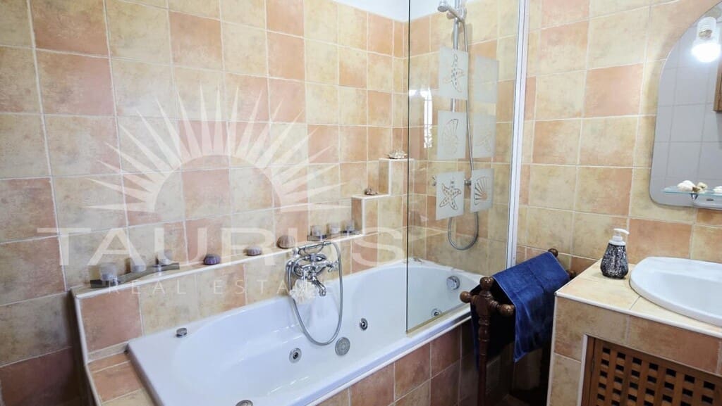 4 bedroom Villa for sale in Competa with pool garage - € 449,950 (Ref: 10168365)