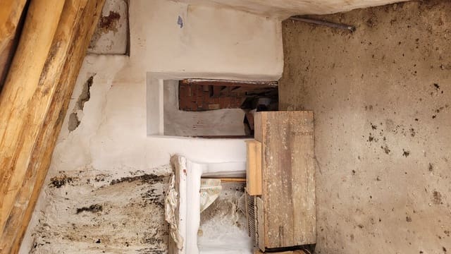 Townhouse for sale in Salares - € 19,500 (Ref: 10168366)