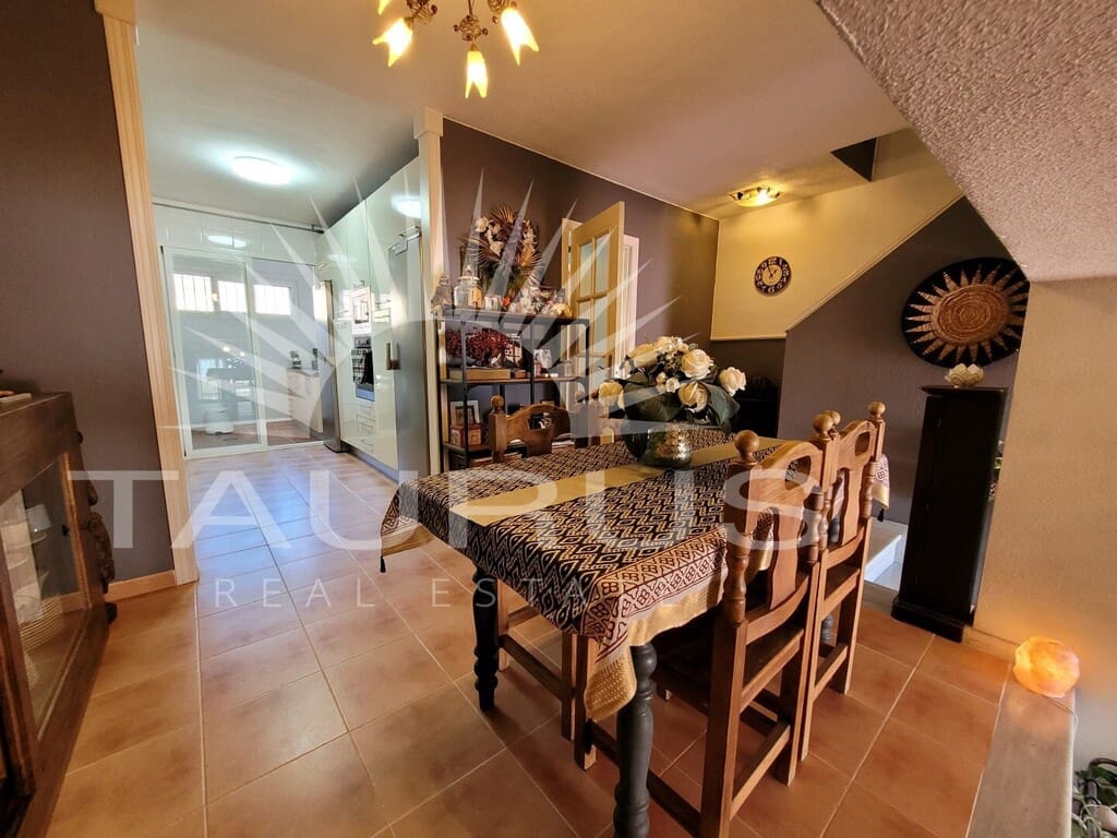 3 slaapkamer Huis te koop in Chilches met garage - € 465.000 (Ref: 10180369)