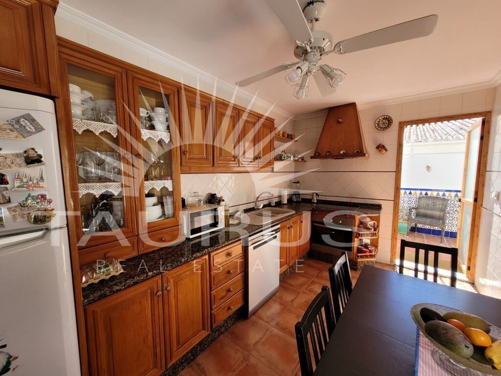 3 sovrum Hus till salu i Velez-Malaga med garage - 320 000 € (Ref: 10182646)