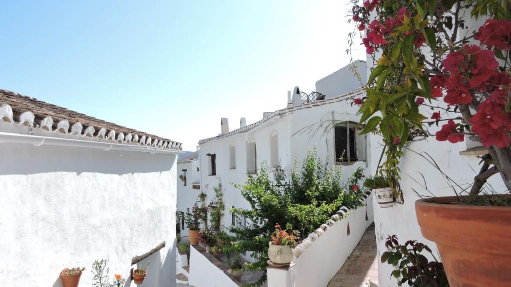 9 soveværelse Erhverv til salg i Frigiliana med swimmingpool - € 300.000 (Ref: 3162967)