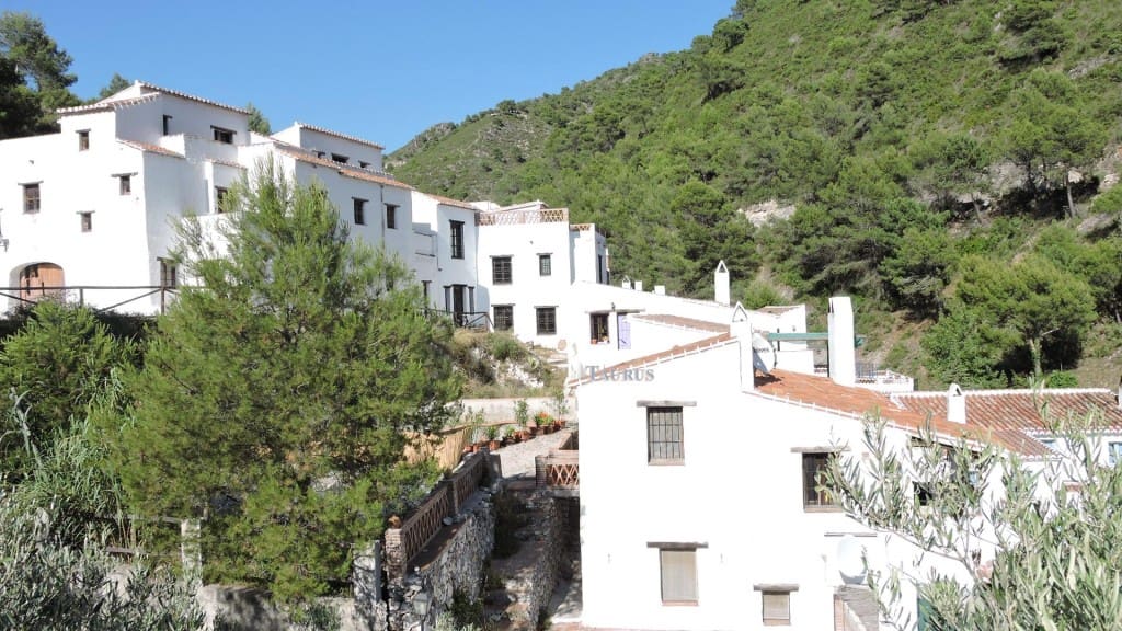 9 soveværelse Erhverv til salg i Frigiliana med swimmingpool - € 300.000 (Ref: 3162967)