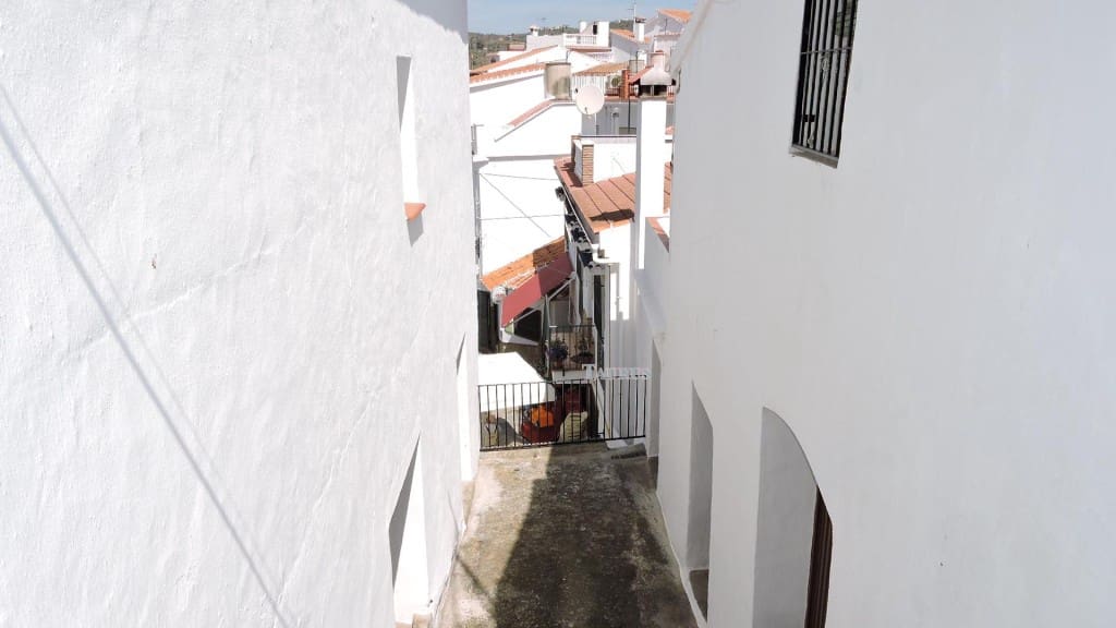 2 soverom Hus til salgs i Sayalonga - € 112 000 (Ref: 3162983)