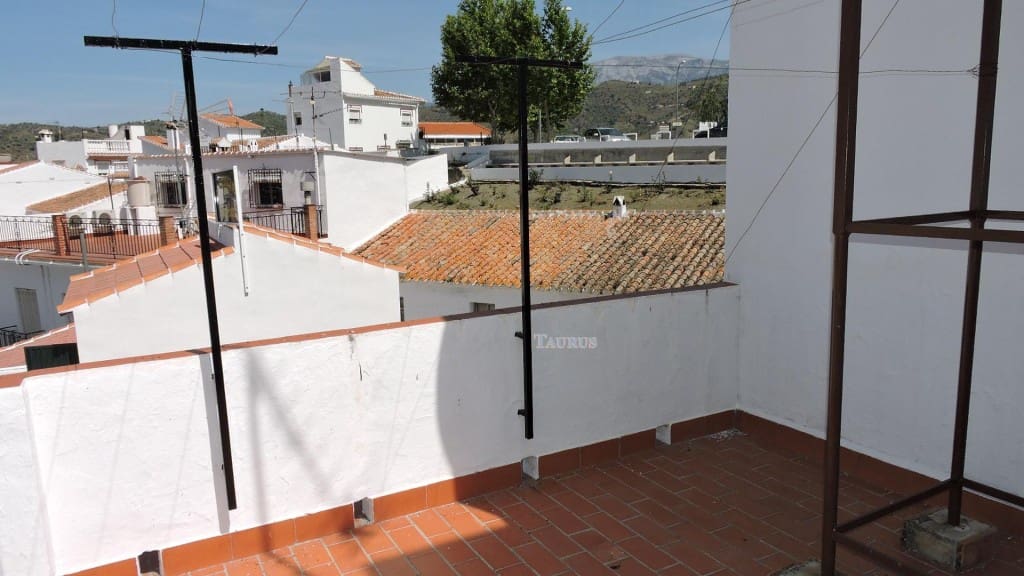 2 soverom Hus til salgs i Sayalonga - € 112 000 (Ref: 3162983)