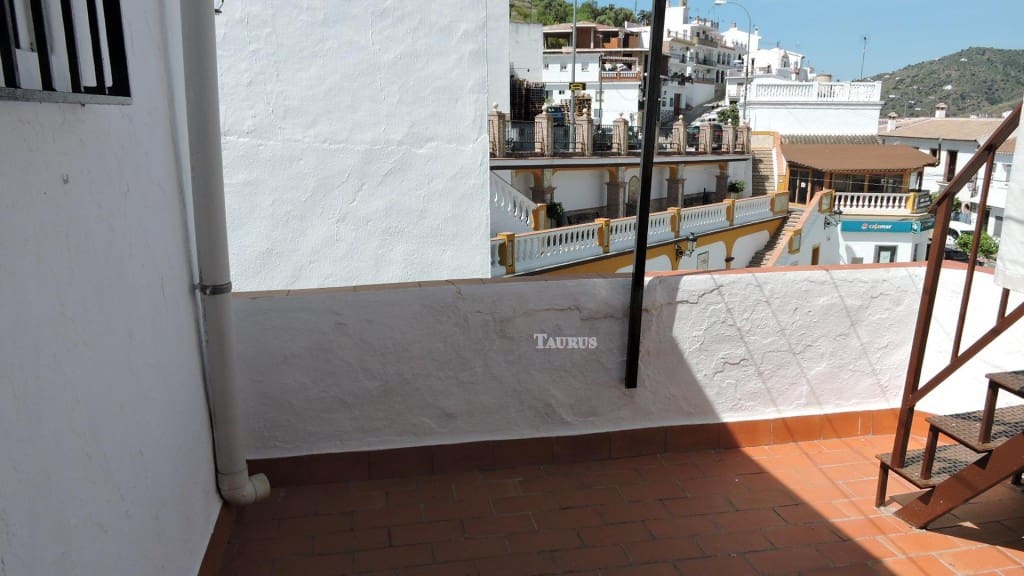 2 soverom Hus til salgs i Sayalonga - € 112 000 (Ref: 3162983)