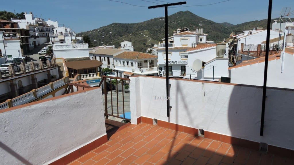 2 soverom Hus til salgs i Sayalonga - € 112 000 (Ref: 3162983)