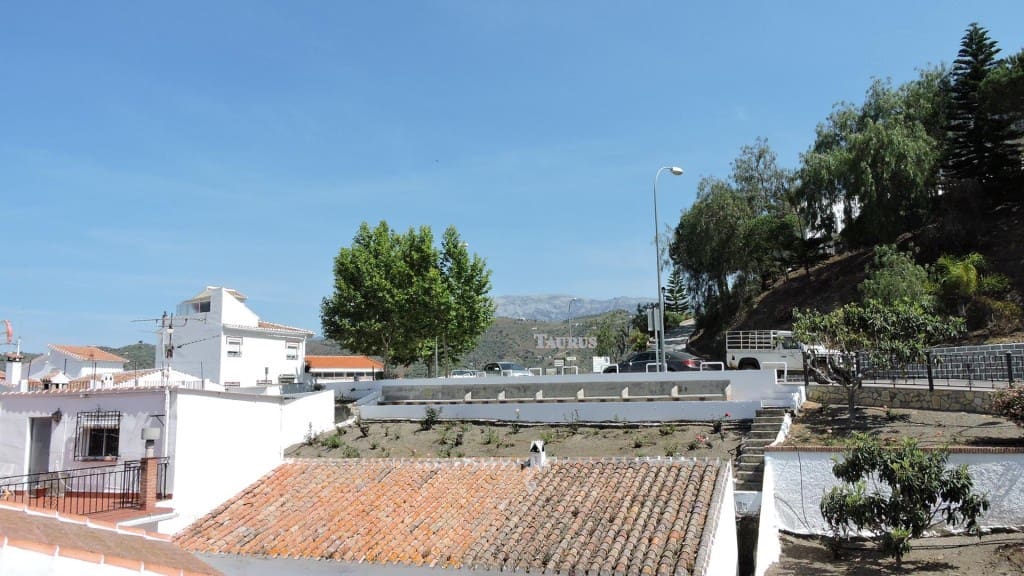 2 soverom Hus til salgs i Sayalonga - € 112 000 (Ref: 3162983)