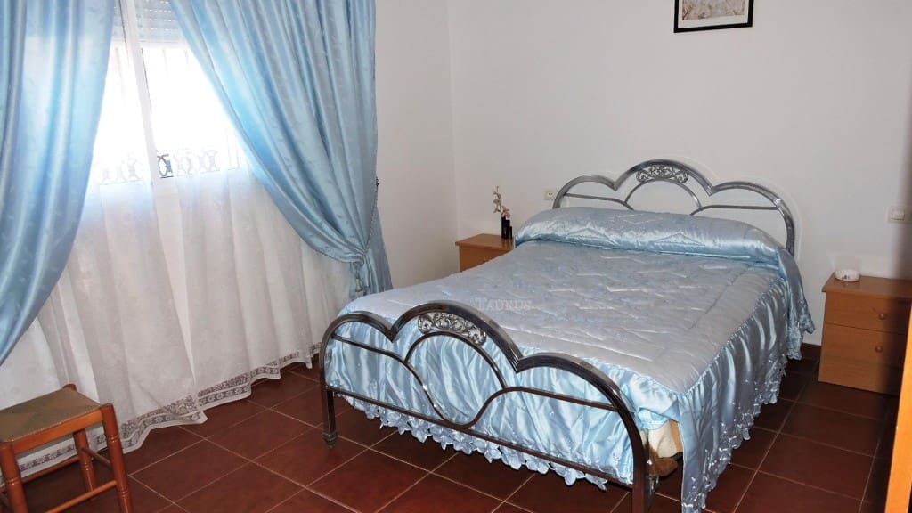 3 bedroom Villa for sale in Competa with pool garage - € 262,000 (Ref: 3163041)