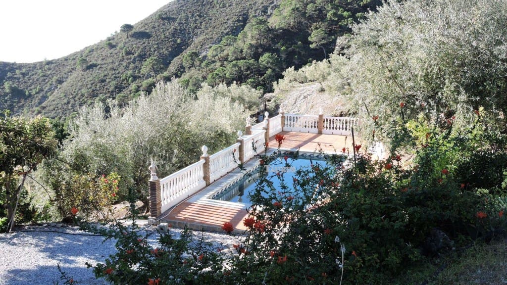 3 bedroom Villa for sale in Competa with pool garage - € 262,000 (Ref: 3163041)