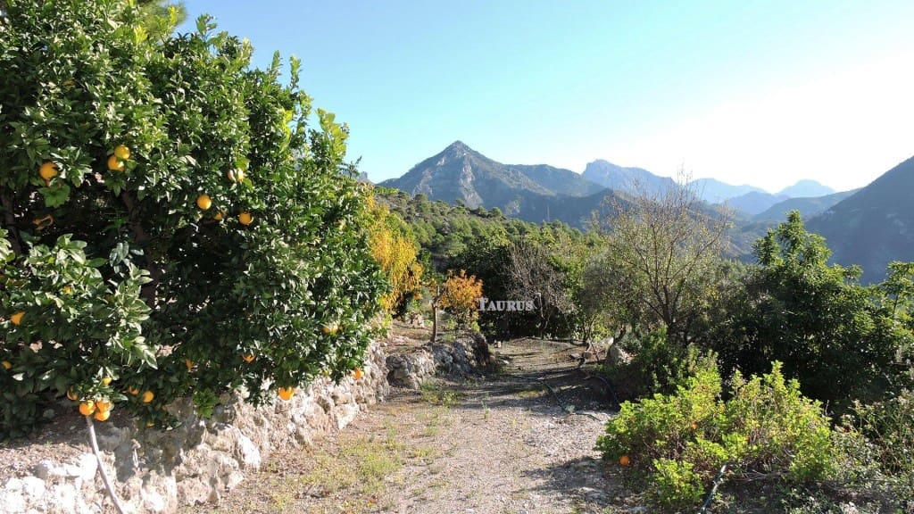 3 bedroom Villa for sale in Competa with pool garage - € 262,000 (Ref: 3163041)