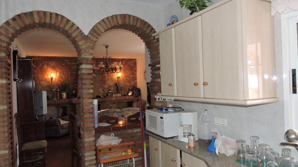 3 bedroom Villa for sale in Competa with pool garage - € 262,000 (Ref: 3163041)