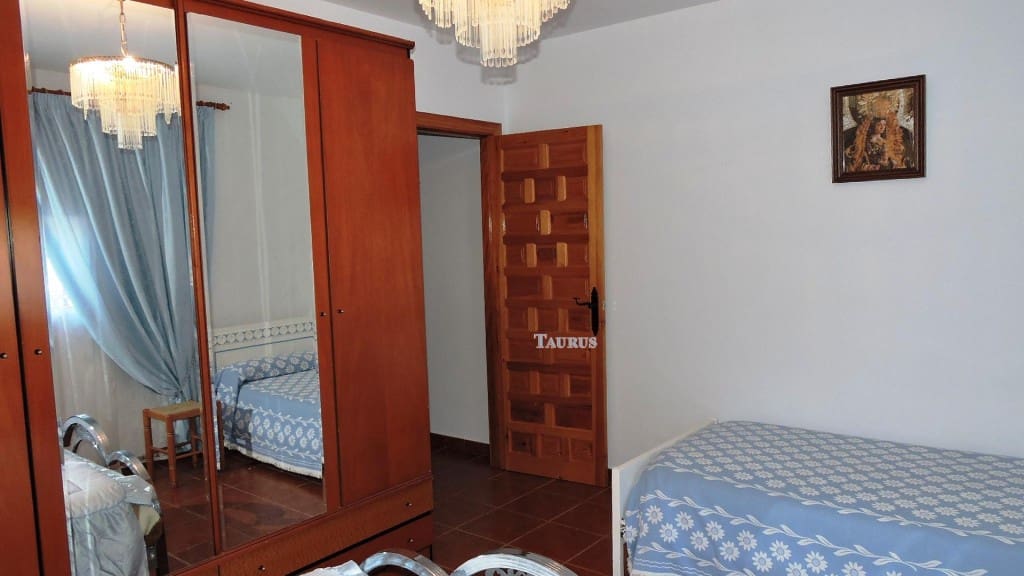 3 bedroom Villa for sale in Competa with pool garage - € 262,000 (Ref: 3163041)