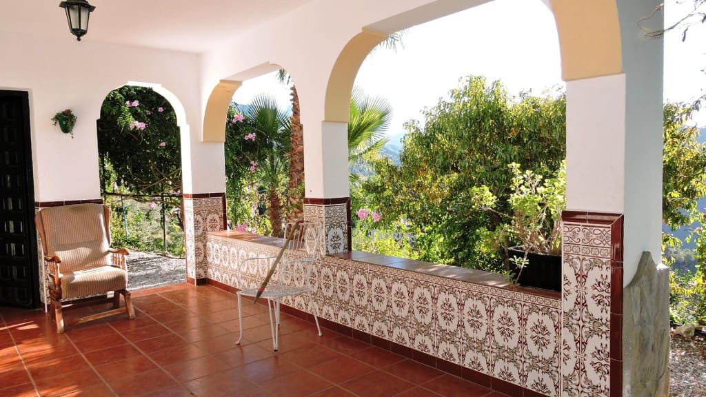 3 bedroom Villa for sale in Competa with pool garage - € 262,000 (Ref: 3163041)