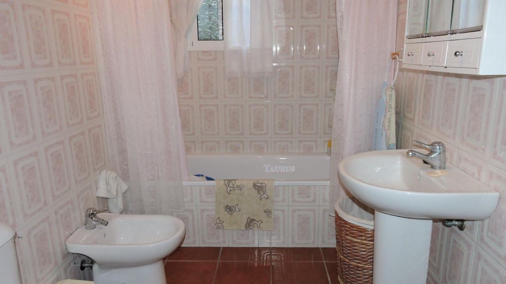 3 bedroom Villa for sale in Competa with pool garage - € 262,000 (Ref: 3163041)