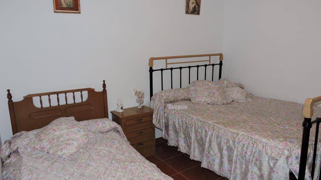 3 bedroom Villa for sale in Competa with pool garage - € 262,000 (Ref: 3163041)