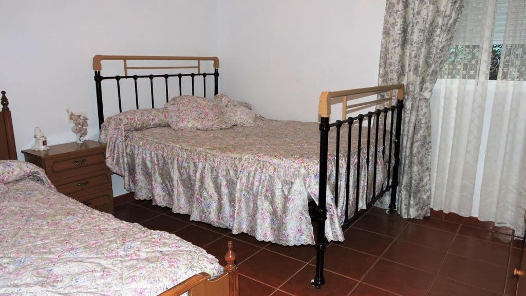 3 bedroom Villa for sale in Competa with pool garage - € 262,000 (Ref: 3163041)