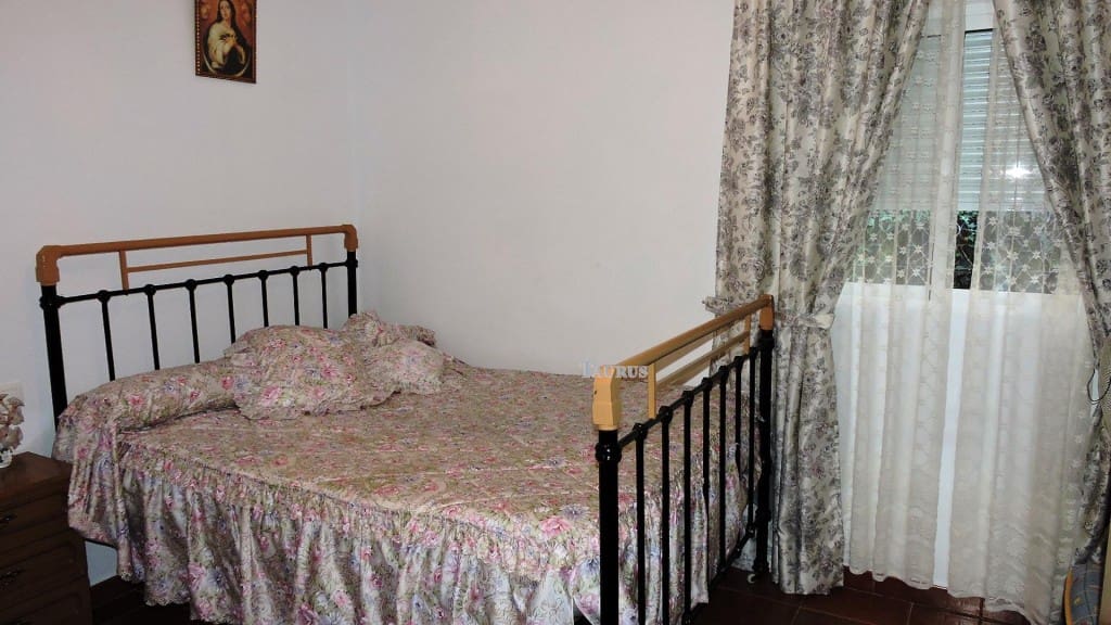 3 bedroom Villa for sale in Competa with pool garage - € 262,000 (Ref: 3163041)