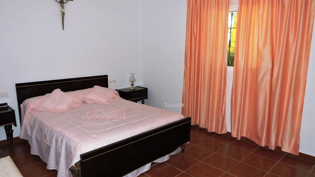 3 bedroom Villa for sale in Competa with pool garage - € 262,000 (Ref: 3163041)