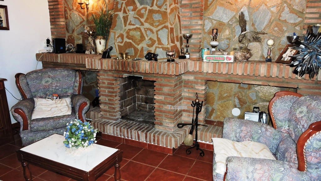 3 bedroom Villa for sale in Competa with pool garage - € 262,000 (Ref: 3163041)