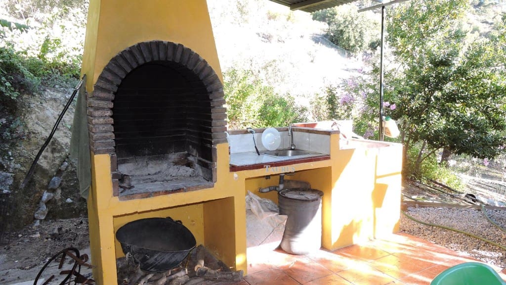 3 bedroom Villa for sale in Competa with pool garage - € 262,000 (Ref: 3163041)