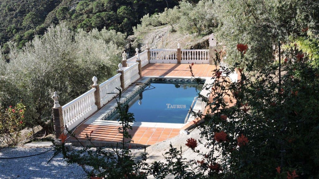 3 bedroom Villa for sale in Competa with pool garage - € 262,000 (Ref: 3163041)