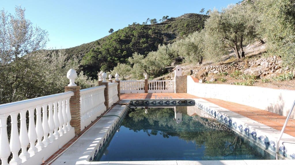 3 bedroom Villa for sale in Competa with pool garage - € 262,000 (Ref: 3163041)