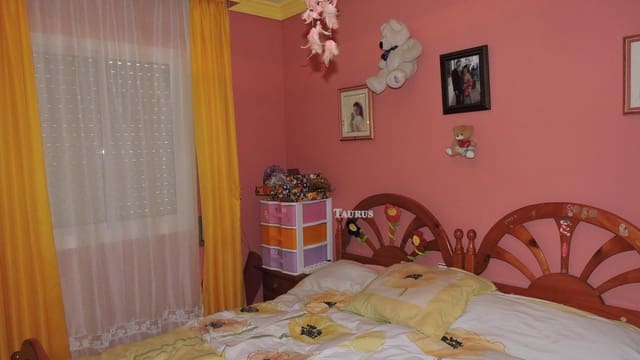 4 bedroom Apartment for sale in Cómpeta - € 180,000 (Ref: 3163147)