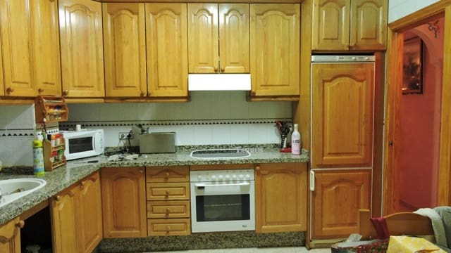 4 bedroom Apartment for sale in Cómpeta with garage - € 180,000 (Ref: 3163147)