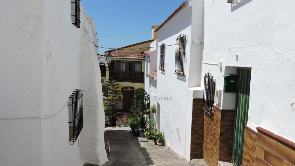 4 soveværelse Byhus til salg i Canillas de Albaida - € 175.000 (Ref: 3163155)