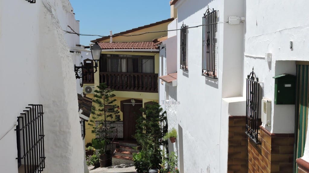 4 soveværelse Byhus til salg i Canillas de Albaida - € 175.000 (Ref: 3163155)