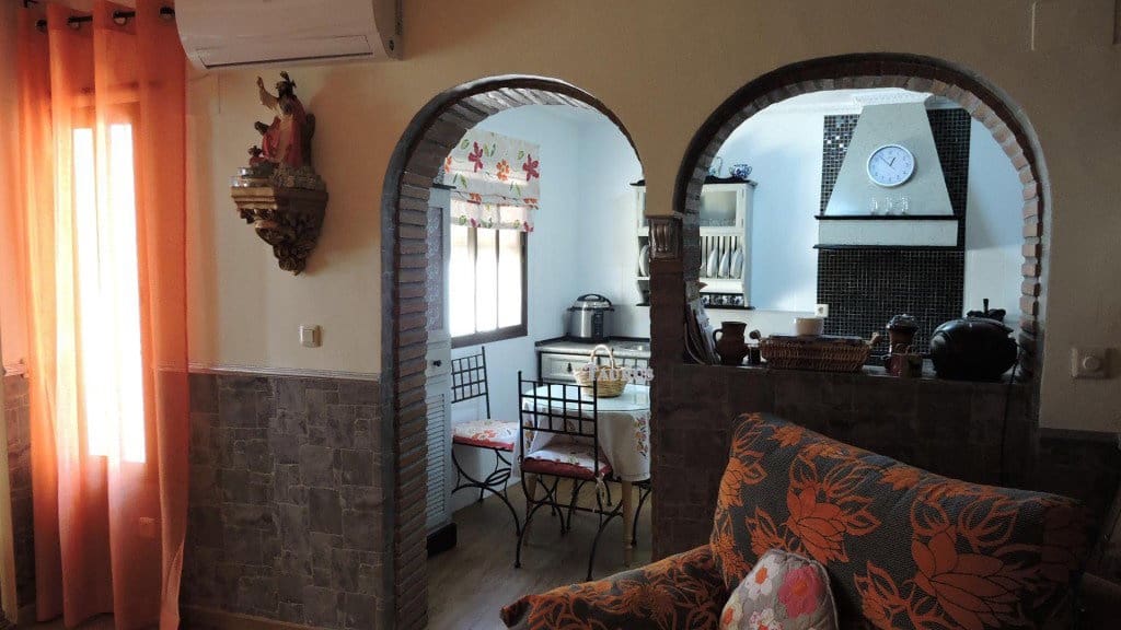 Casa de 4 habitaciones en Canillas de Albaida en venta con piscina - 175.000 € (Ref: 3163155)