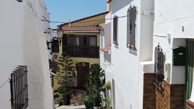 4 chambre Maison de Ville à vendre à Canillas de Albaida avec piscine - 175 000 € (Ref: 3163155)