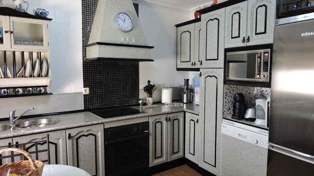 Casa de 4 habitaciones en Canillas de Albaida en venta con piscina - 175.000 € (Ref: 3163155)