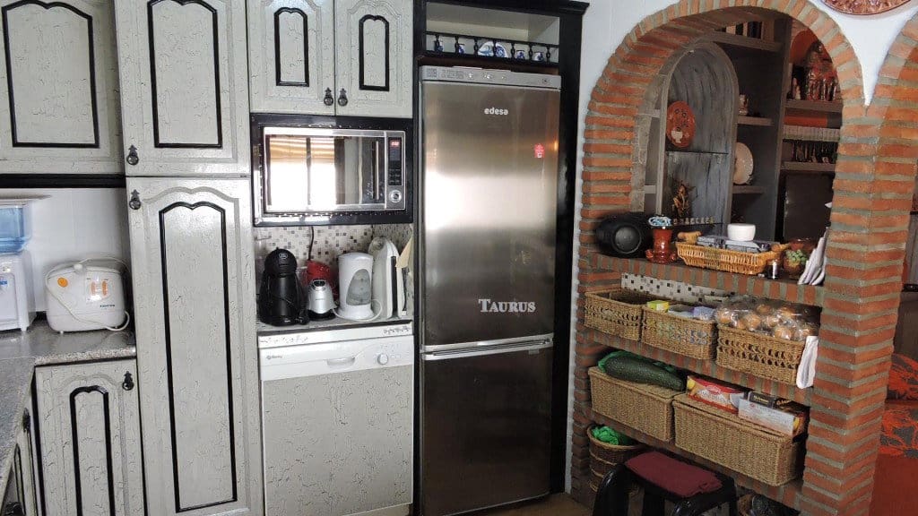 Casa de 4 habitaciones en Canillas de Albaida en venta con piscina - 175.000 € (Ref: 3163155)