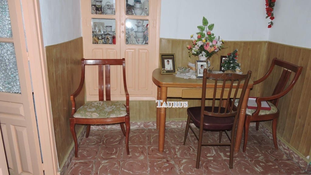 1 chambre Maison de Ville à vendre à Sayalonga - 53 000 € (Ref: 3163322)