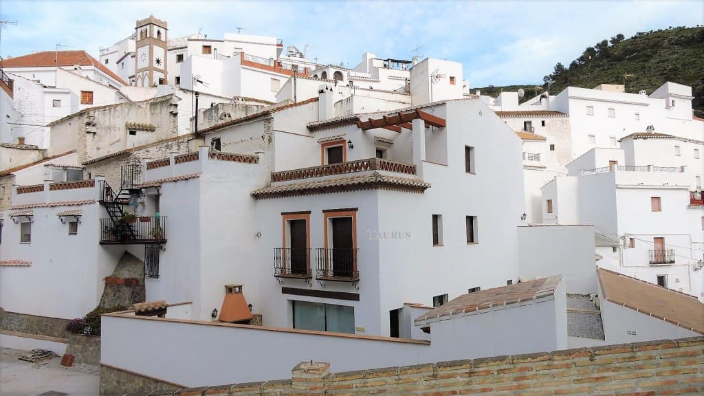 3 soveværelse Byhus til salg i Salares - € 209.000 (Ref: 3422554)