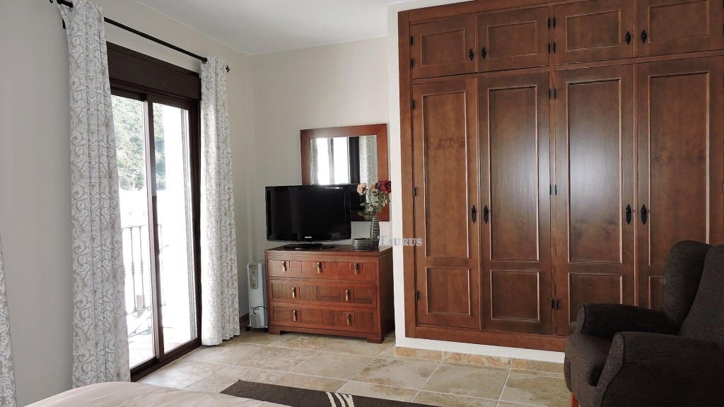 3 soveværelse Byhus til salg i Salares - € 209.000 (Ref: 3422554)