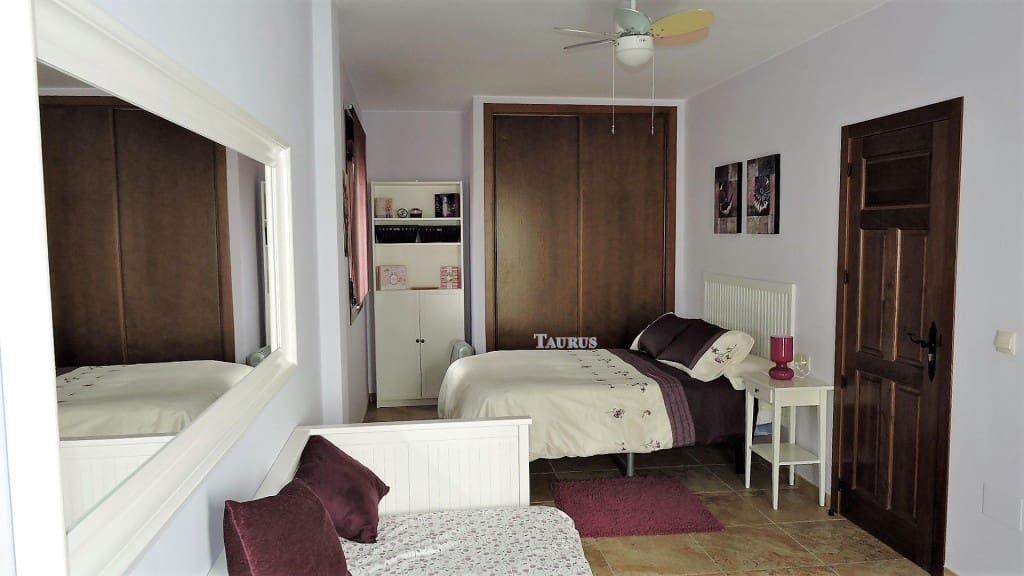 3 soveværelse Byhus til salg i Salares - € 209.000 (Ref: 3422554)