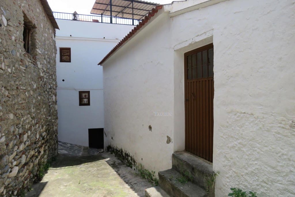 6 soverom Hus til salgs i Canillas de Albaida - € 132 000 (Ref: 3442847)