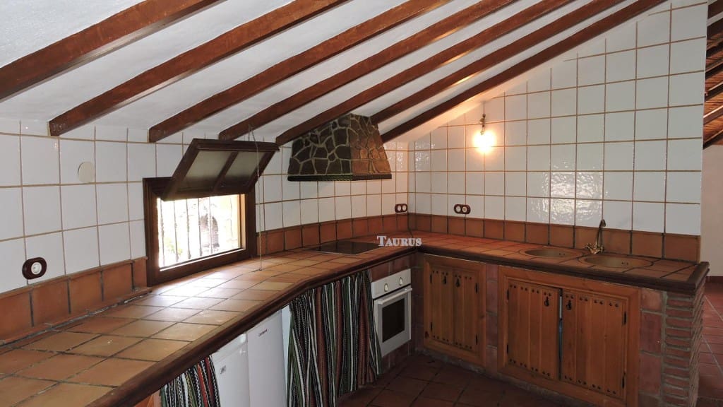 4 soveværelse Villa til salg i Torrox med swimmingpool garage - € 360.000 (Ref: 3471024)